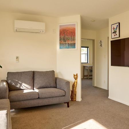 Location With Ocean And Mountain Views Villa Kaikoura Exterior photo