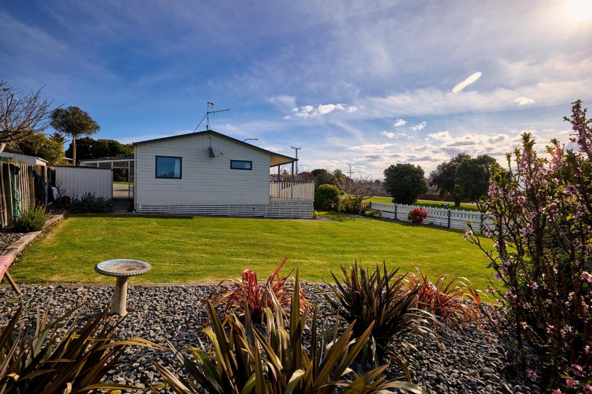 Location With Ocean And Mountain Views Villa Kaikoura Exterior photo
